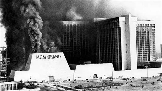 NAofSFM's tweet image. The MGM Grand fire on 11/21/80 at the MGM Grand Hotel and Casino killed 85 people, most through smoke inhalation. Toxic fumes circulated throughout the a/c. Many guests were rescued from the roof by local police &amp;amp; Air Force helicopters. #FireHistory #NeverForget