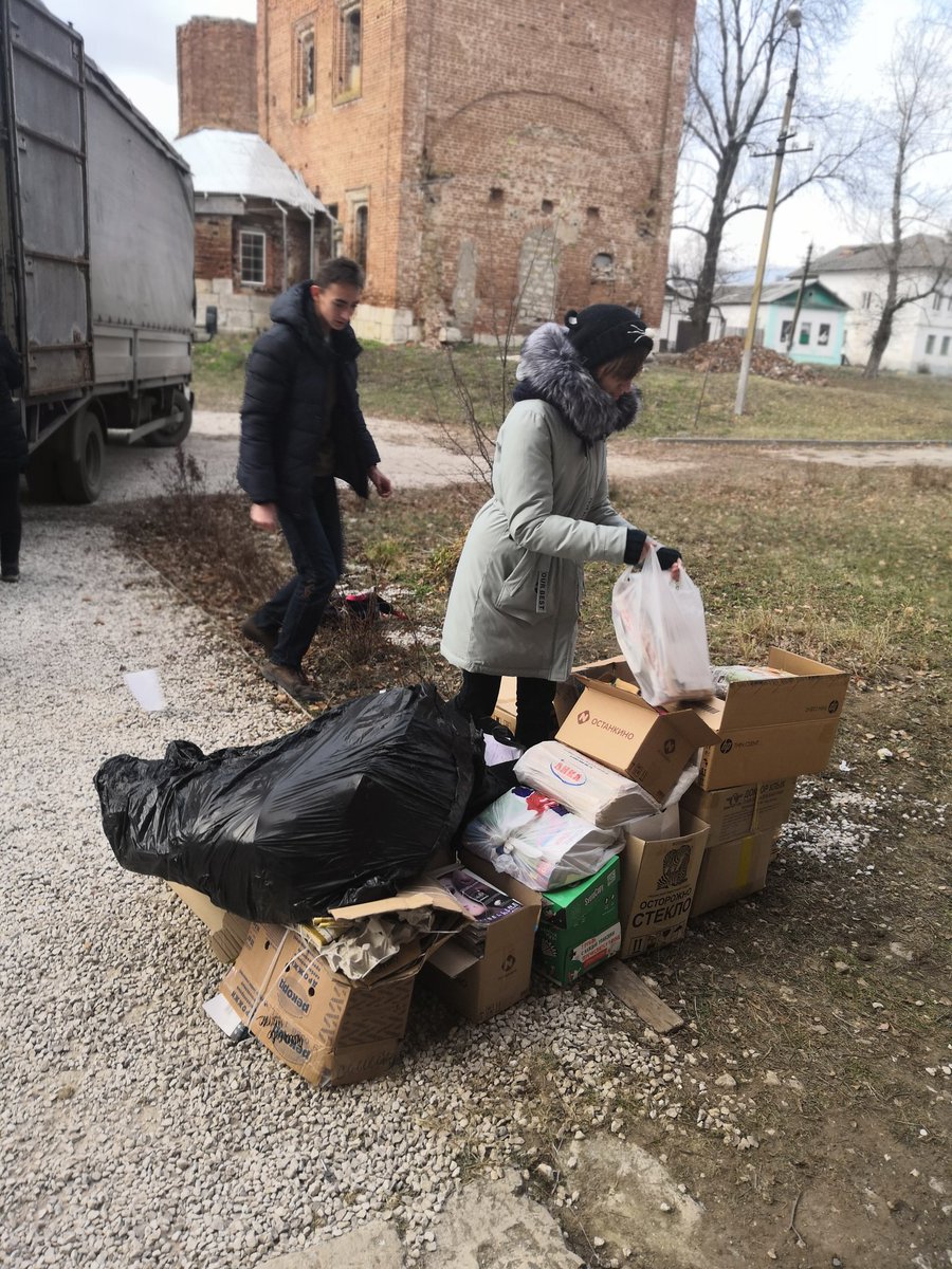 Venevmolodezh1's tweet photo. Участие в акции "Сдай бумагу - спаси дерево"! ЖДЁМ РЕЗУЛЬТАТОВ! https://t.co/Km6RbtEviw