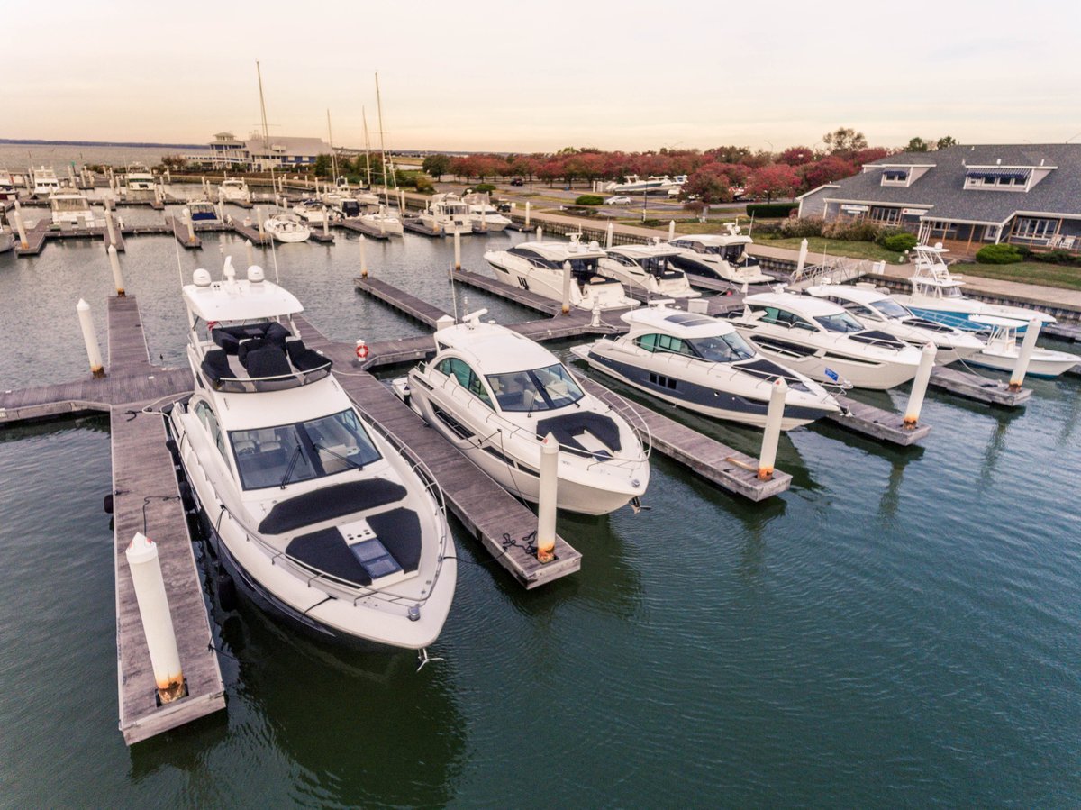 ShaunAndYachts's tweet photo. Decorate Your Dock This Winter. Big or Small, we got them all.
@CruisersYachts @EdgeWaterBoats @SteigerCraft #BrokerageBoats
:
:
:
:
#Annapolis #KentIsland #Boats #Brokerage #Christmas #decoration #Boating #ChesapeakeBay #Chesapeake https://t.co/5M8tINesJJ