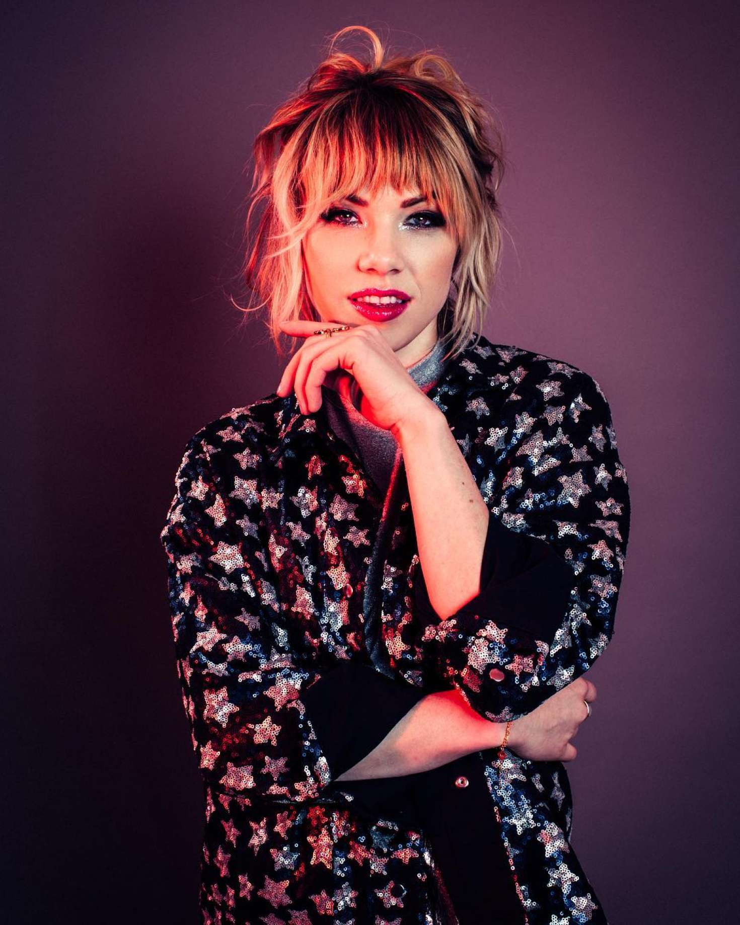Happy 33rd Birthday to Carly Rae Jepsen. A gay icon that straights dont deserve 