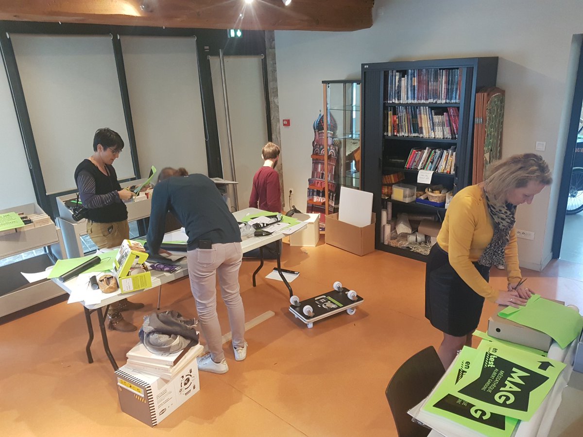 romainthevenet's tweet photo. À Anse on teste de nouveaux usages pour la médiathèque : Fabrication des protos ce matin et lectures à la piscine cet aprem. Anse-plage en hiver! https://t.co/2sR7UWgVbQ