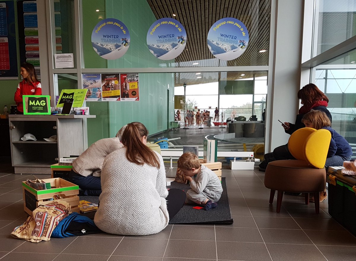 À Anse on teste de nouveaux usages pour la médiathèque : Fabrication des protos ce matin et lectures à la piscine cet aprem. Anse-plage en hiver!