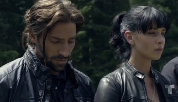 ChocarroARG's tweet image. #Fotos #Capítulo25 #SraAcero5 #Alberto @DavidChocarro Con los Acero - Quintanilla en el funeral de #Chava :-( #5