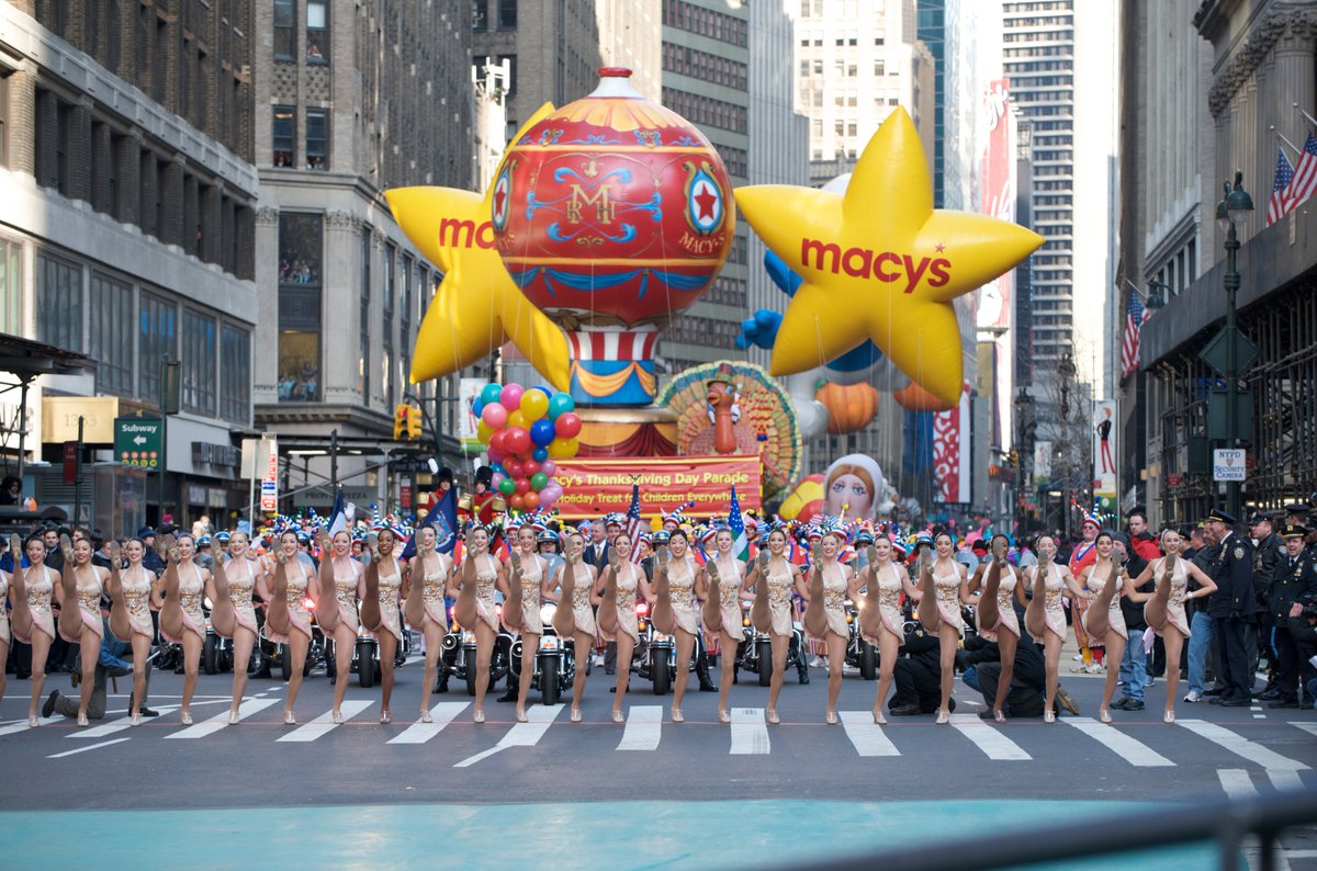 JohnSaw's tweet photo. Our #SmallCells along the #MacysParade route will keep @Sprint’s capacity strong for our customers watching the incredible balloons &amp; performances live! @MACYS #Thanksgiving https://t.co/qUVekmi32B