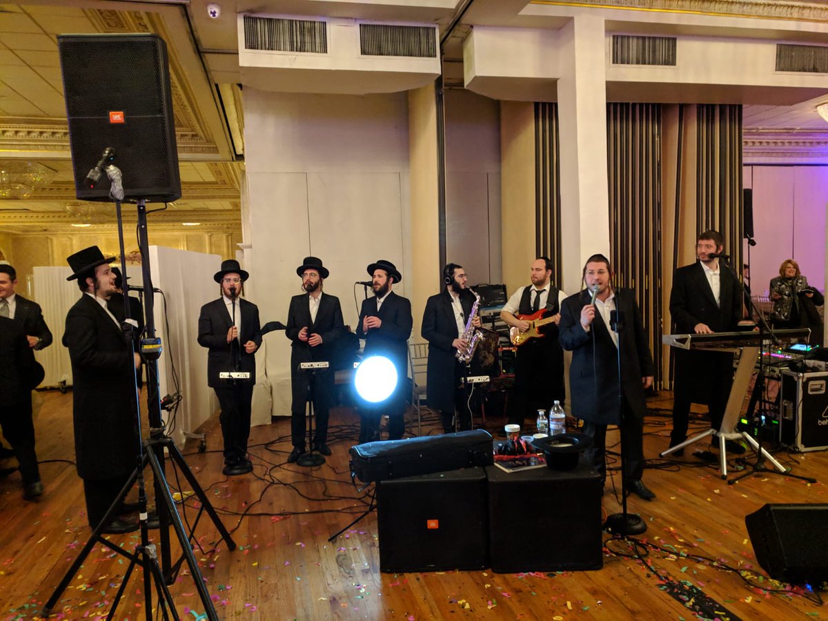 Last night in Williamsburg 
Solo <a href="/kalmeyschwarcz/">kalmey Schwartz</a> 
Music by #DuddyJacobi