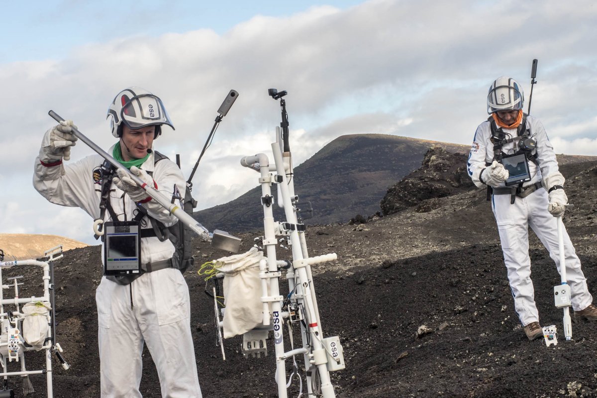 esaspaceflight's tweet photo. Drones, rovers, tablets, eye-tracking devices and joysticks… These are just a few of the gadgets @Explornaut is using to simulate #Moon operations on #Earth during #Pangaea-X. Technology at the forefront of space exploration! 🌗
Check out our pictures: https://t.co/PlKFYLD30p https://t.co/RxJ6EeDGg2