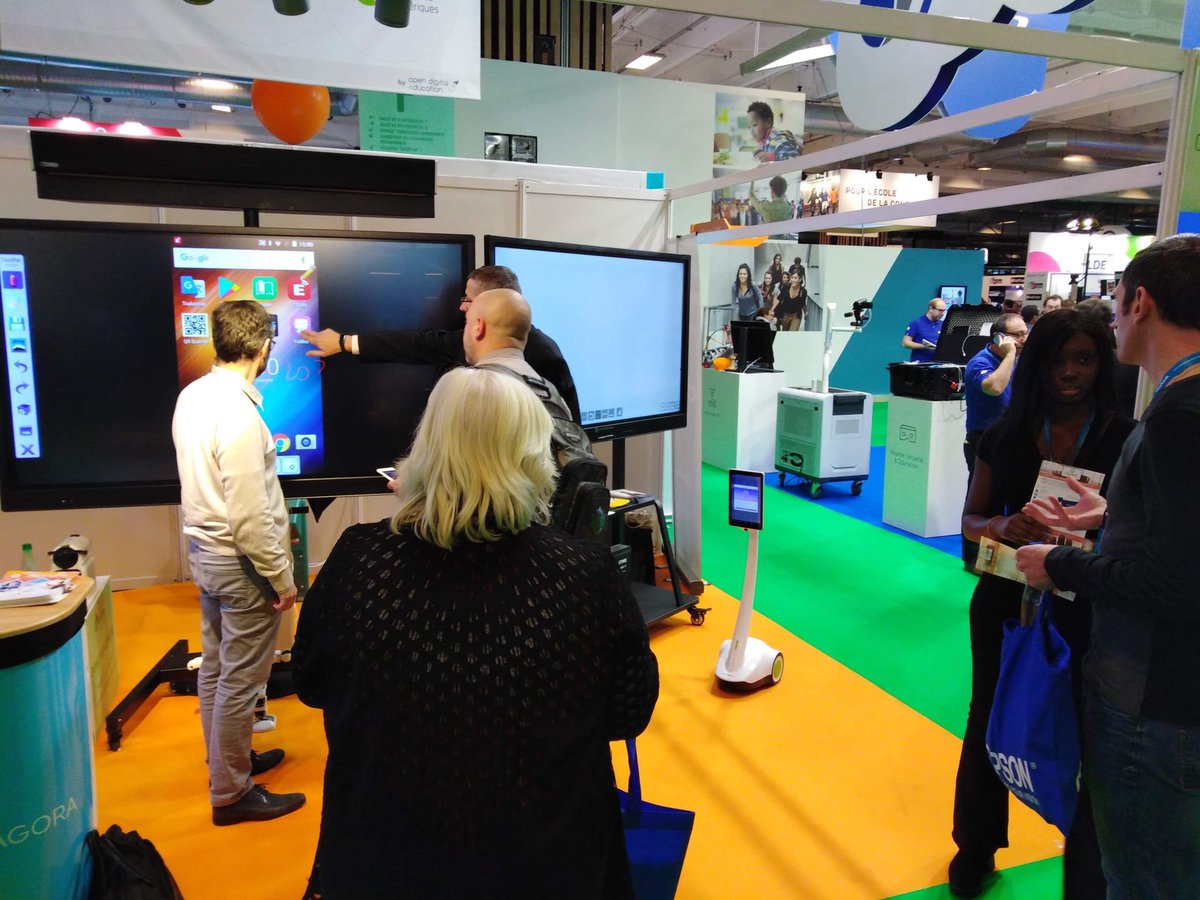 MotivSolutions1's tweet photo. En direct live sur le salon ! https://t.co/y0Bpkx5Rlg