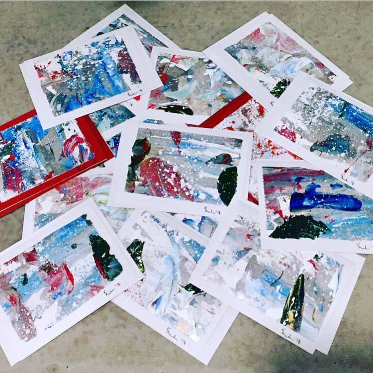 KirArtisty's tweet image. Looking for something to do this Sunday? Get creative AND avoid buying commercially produced Christmas cards, come to abstract card painting! Tickets here: bit.ly/2Tv1Rhs #sarnia #slont #dtsarnia