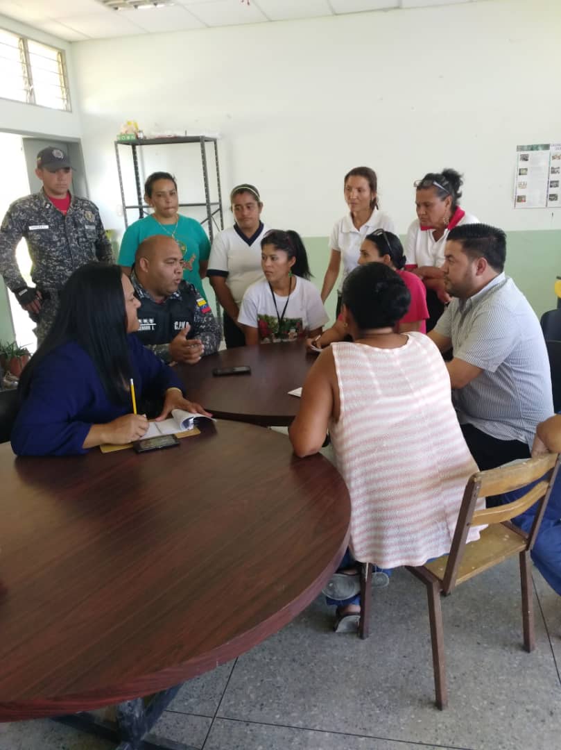 Ayer hicimos la inspección a la Aldea universitaria donde están viendo clases los estudiantes de la escuela básica Los Taques, realizamos un recorrido, nos reunimos y nos comprometimos en el adecuamiento para garantizar la seguridad de los niños y niñas.