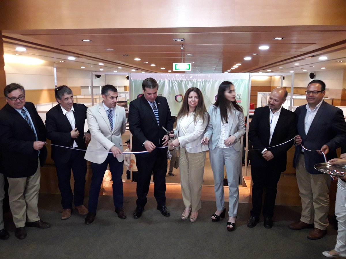 EnergiaValpo's tweet photo. Hoy seremi @gledantec participa en la Inauguración🎀 de la #ExpoEE que se lleva a cabo en @inacapvalpo durante los días 21 y 22 de noviembre.
Todos invitados (as) a conocer nuevos instrumentos y equipos que permiten implementar #EficienciaEnergética 💡👏 https://t.co/Cx4NrAMuFt
