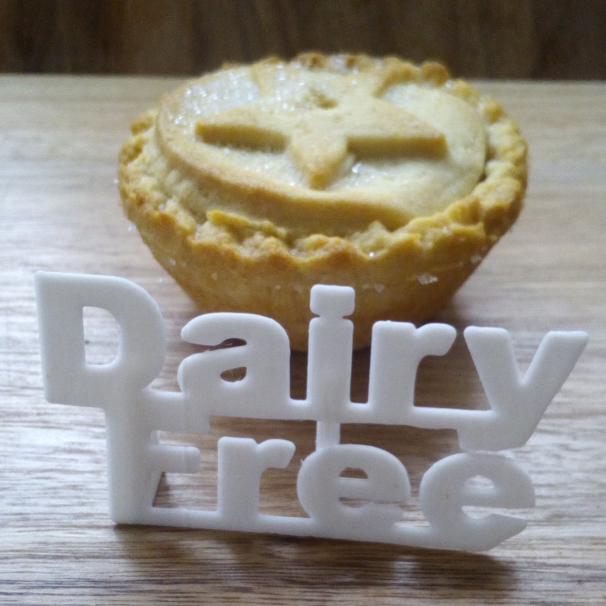 seddevelopments's tweet image. I love an egg but eggs don't love me it's ok, I'm used to it 😳 Party season is here, we've created these #foodallergy signs. You can pop on your buffet table. 6 to choose from (what are we missing tweet us). Check here: bit.ly/2qU1q34 #coeliac #IBS