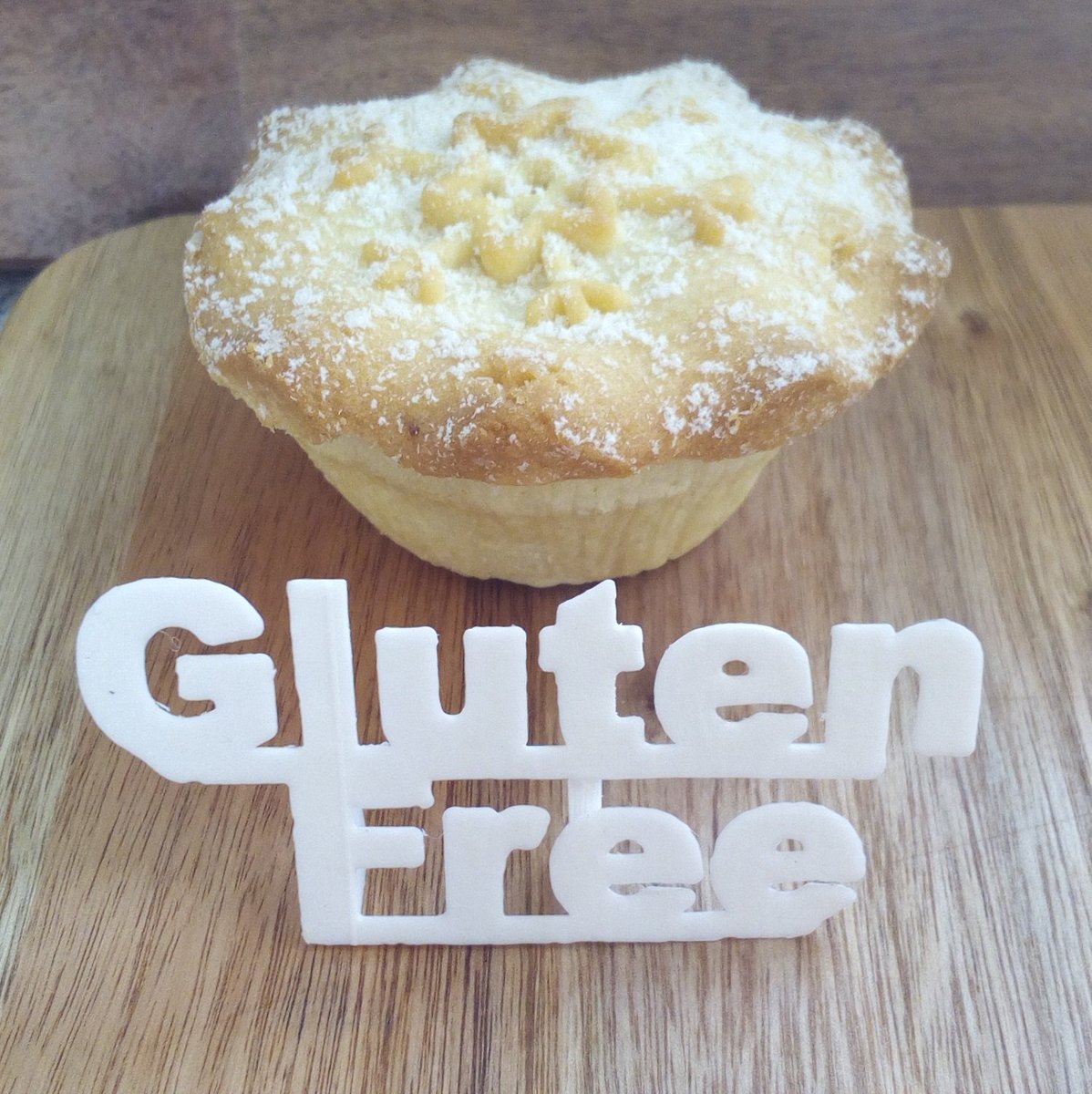 seddevelopments's tweet image. I love an egg but eggs don't love me it's ok, I'm used to it 😳 Party season is here, we've created these #foodallergy signs. You can pop on your buffet table. 6 to choose from (what are we missing tweet us). Check here: bit.ly/2qU1q34 #coeliac #IBS