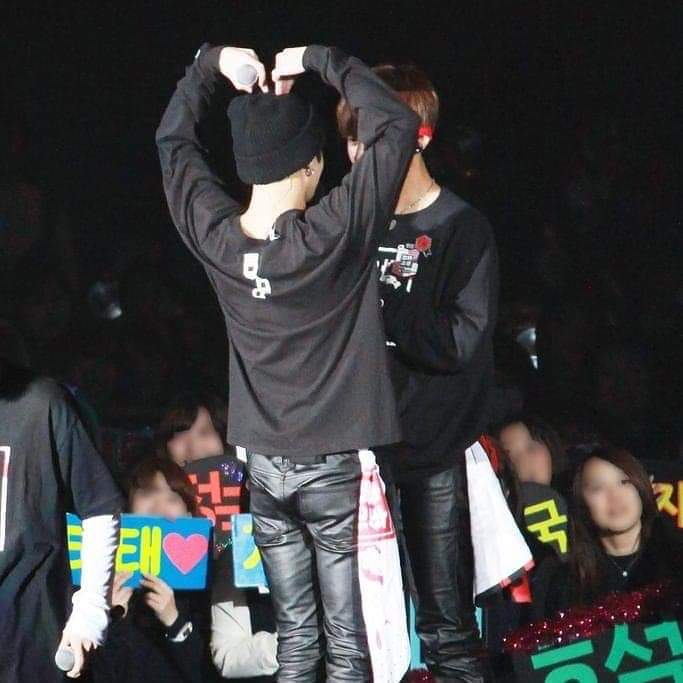 Quynh30703147's tweet photo. These pics are the reasong why i love you taekook💓💓
#TAEHYUNG 🐯
#JUNGKOOK 🐰
#BTS https://t.co/jR59PiF7eV
