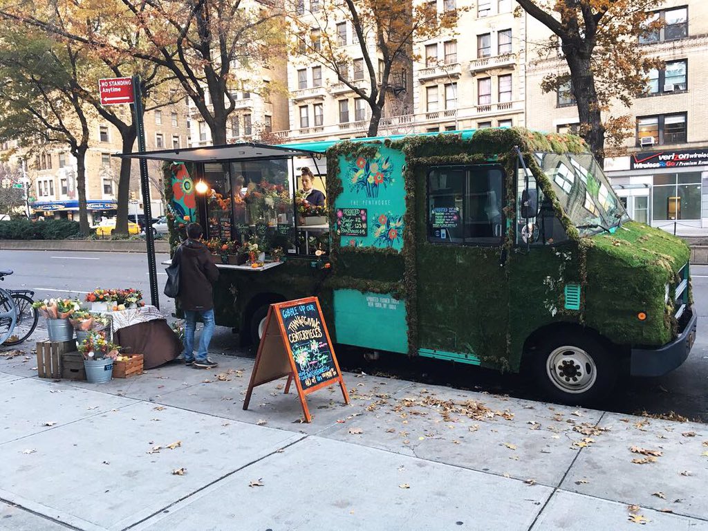 uprootednyc's tweet photo. The day before Thanksgiving last year🦃 Choose your Thanksgiving tablescape arrangements at 91st &amp; Broadway today until 8pm or until we sell out!💐🍽🍁 https://t.co/WOONx2YqPN