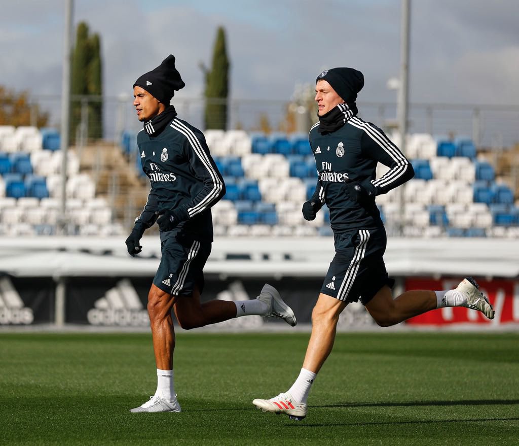 Training this morning !! ⚽️ #HalaMadrid #TeamVarane @realmadrid