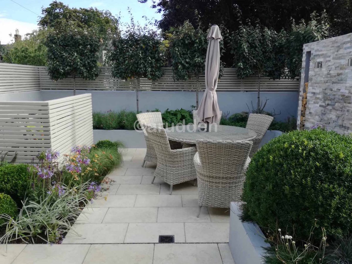 AlanRudden's tweet photo. Some shots of a small courtyard garden that was created earlier this year in Rathgar complete with #FireWall #BuiltInBBQ #RaisedPlanters #MaturePlanting #Lighting
https://t.co/DrAZqYzoBQ https://t.co/Jfs8hY30YX