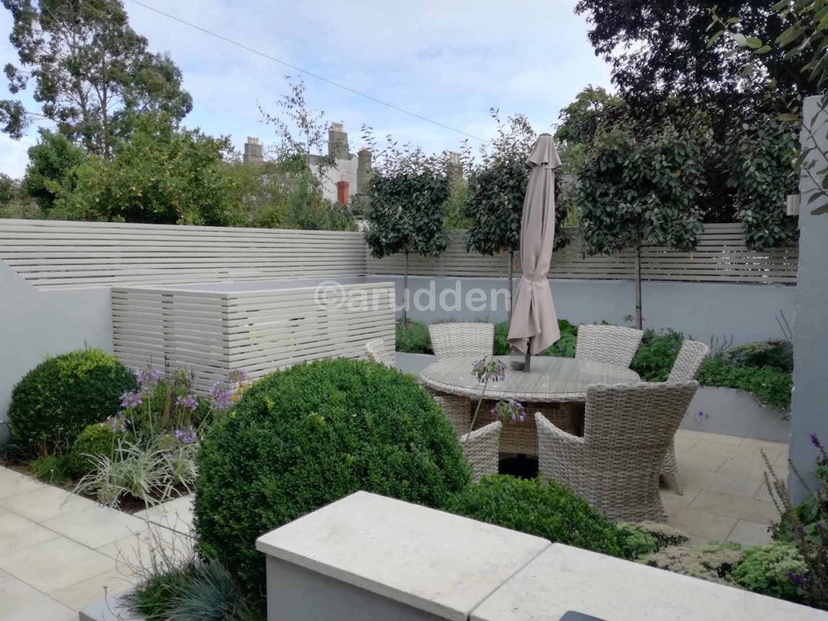 AlanRudden's tweet photo. Some shots of a small courtyard garden that was created earlier this year in Rathgar complete with #FireWall #BuiltInBBQ #RaisedPlanters #MaturePlanting #Lighting
https://t.co/DrAZqYzoBQ https://t.co/Jfs8hY30YX