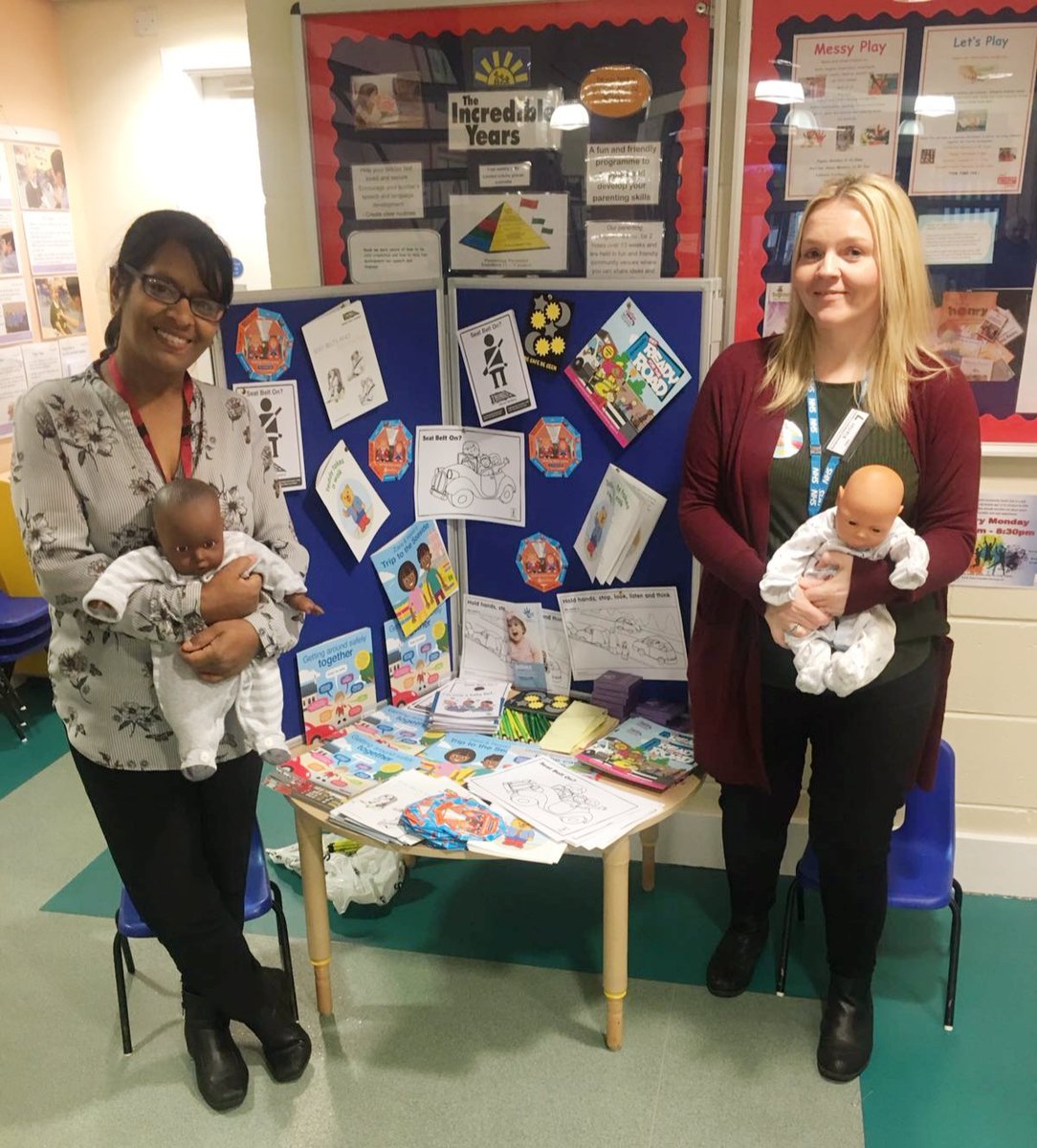 Health Visitors from the Bradford East Cluster proactively delivering road safety advice from Barkerend Children's Centre.

Important messages being delivered as part of #bradfordbabyweek

#babyweekbradford #Bradford #healthvisiting #healthvisitor 
#bradfordbabies