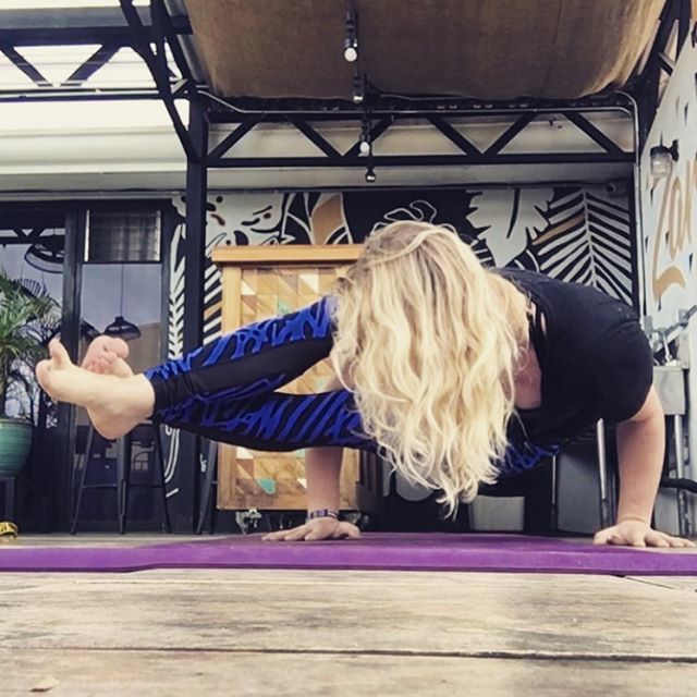 sarahleeyoga's tweet photo. Yes, I’m that kind of yogi. #8anglepose https://t.co/ezcwxHVgwc
