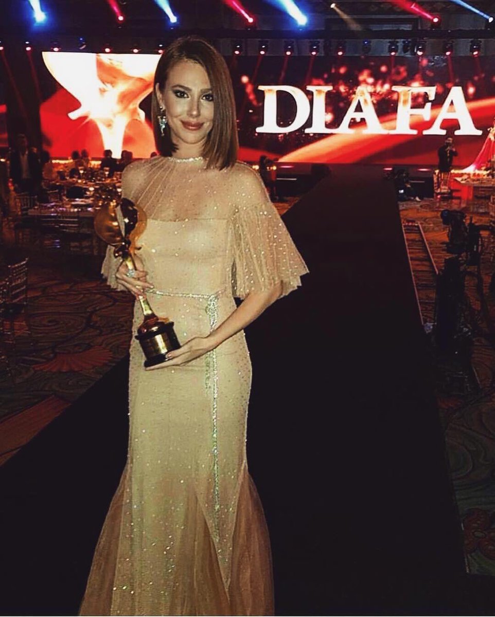 emelngren's tweet photo. #Diafa2018 prensesim 🧚‍♀️ kuğu gibi TBT min en güzeli #ElçinSangu @elcnsng  @diafaofficial https://t.co/1BAL9Px7zq