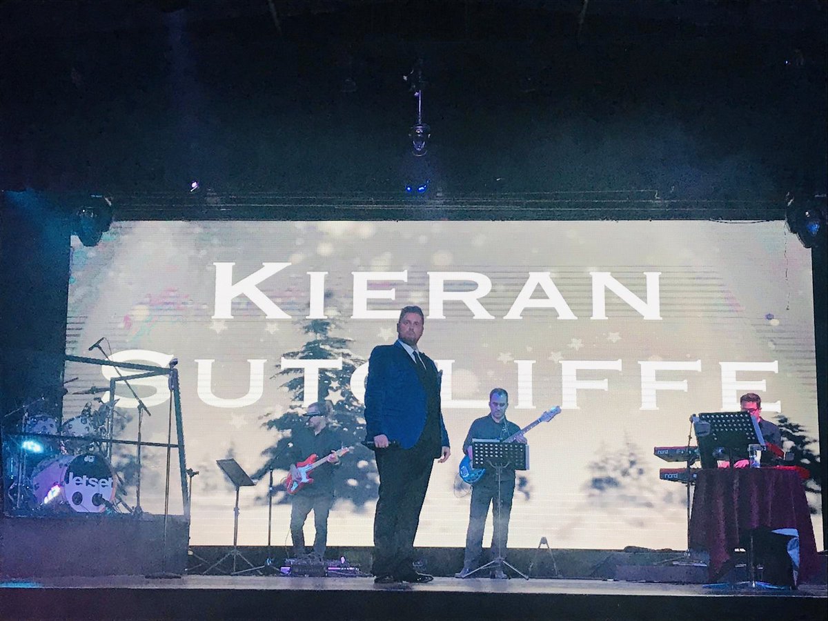 SutcliffeKieran's tweet photo. Another incredible night @millrythetweets @AwayResortsUK Backed by the incredible 4 piece live band JetSet. My last one this year for @tedgroup its been a pleasure and what a response singing along and very generous Standing Ovations! #millrythe #haylingisland #westend #musicals https://t.co/abRgDuPs6A