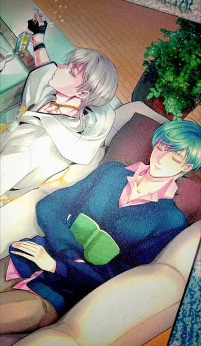 見本誌届いた～～😳💖
今回もざらざら表紙!(名前忘れた!)前回とは違うざらざら!(笑)
中身も綺麗に印刷していただいてます😌🙌🙇
前回よりちょっと厚めになった本を手にとって、頑張ったな～～と自分で褒めてる😂👍💦 