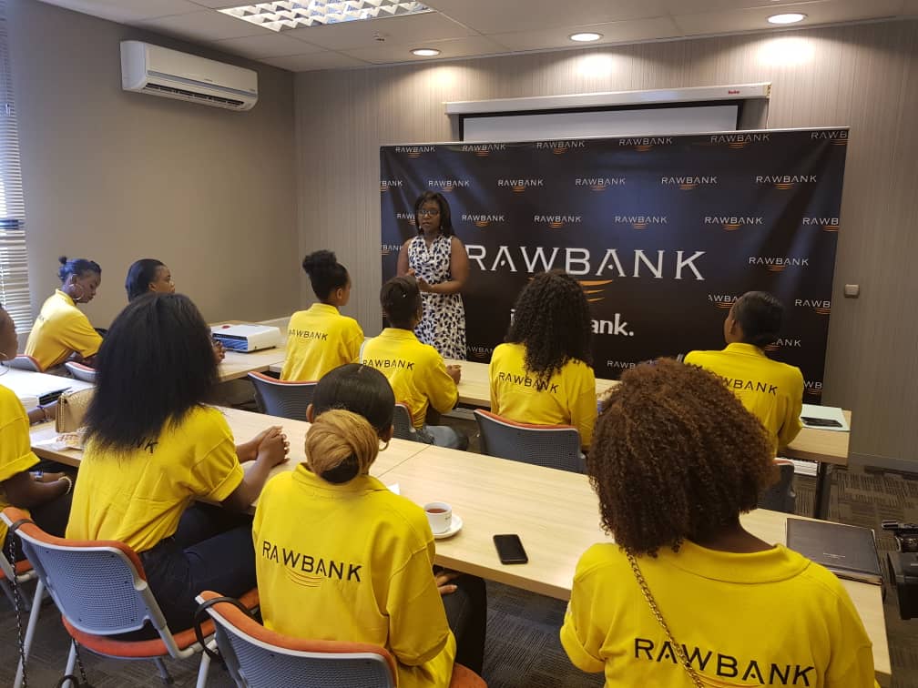 Rawbank_sa's tweet photo. @Rawbank_sa sponsor du concours Miss RDC. Après leur passage au jumping, les candidates ont visité les bureaux du programme Lady’s First situés à l’agence Rawbank La Couronne à Kinshasa et ont échangé avec la Responsable de ce programme dédié aux femmes entrepreneurs. #MissRDC https://t.co/P6HFaBMabB