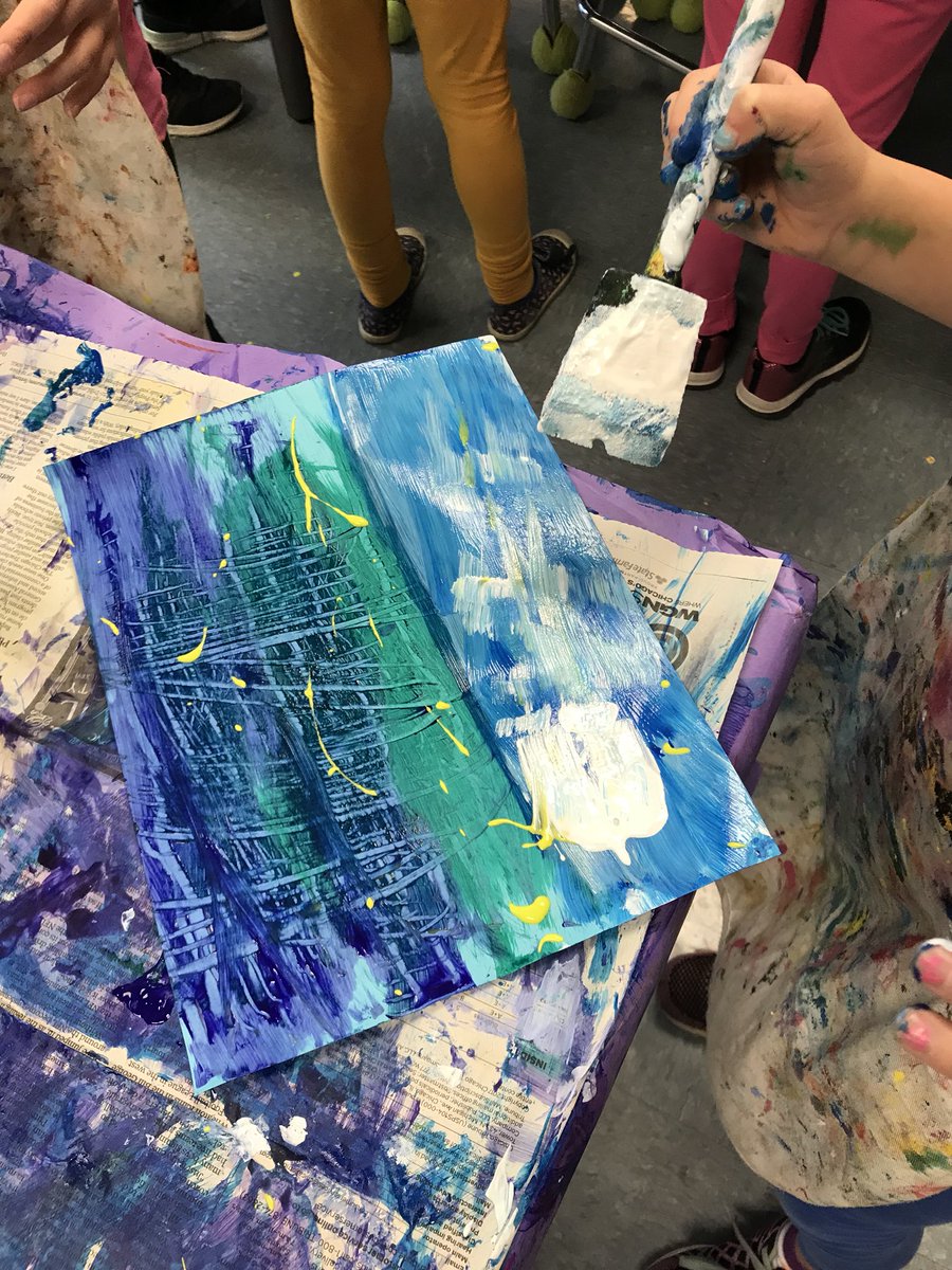MaryKTapia's tweet photo. How can texture help us describe the amazing qualities of the ocean, lakes, rivers, etc that we observed? 1st grade Ss are discovering! #inquiry #TAB #observe #lyonlearning #WeAreD34 #artsed https://t.co/HHaVEWyAzN