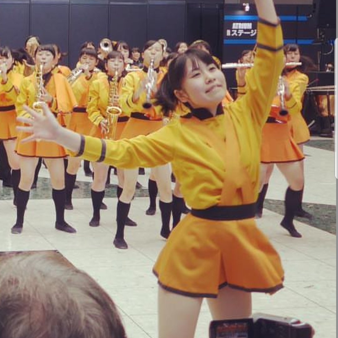 Huzix 我雖然是台灣人 但是我非常喜歡日本文化 自從看到了京都橘高校吹奏楽部後我迷上了她 讓我迫不及待的想去日本看她揮旗跳舞與笑容 好想知道她有沒有ig Facebook Twitter 好像快畢業了