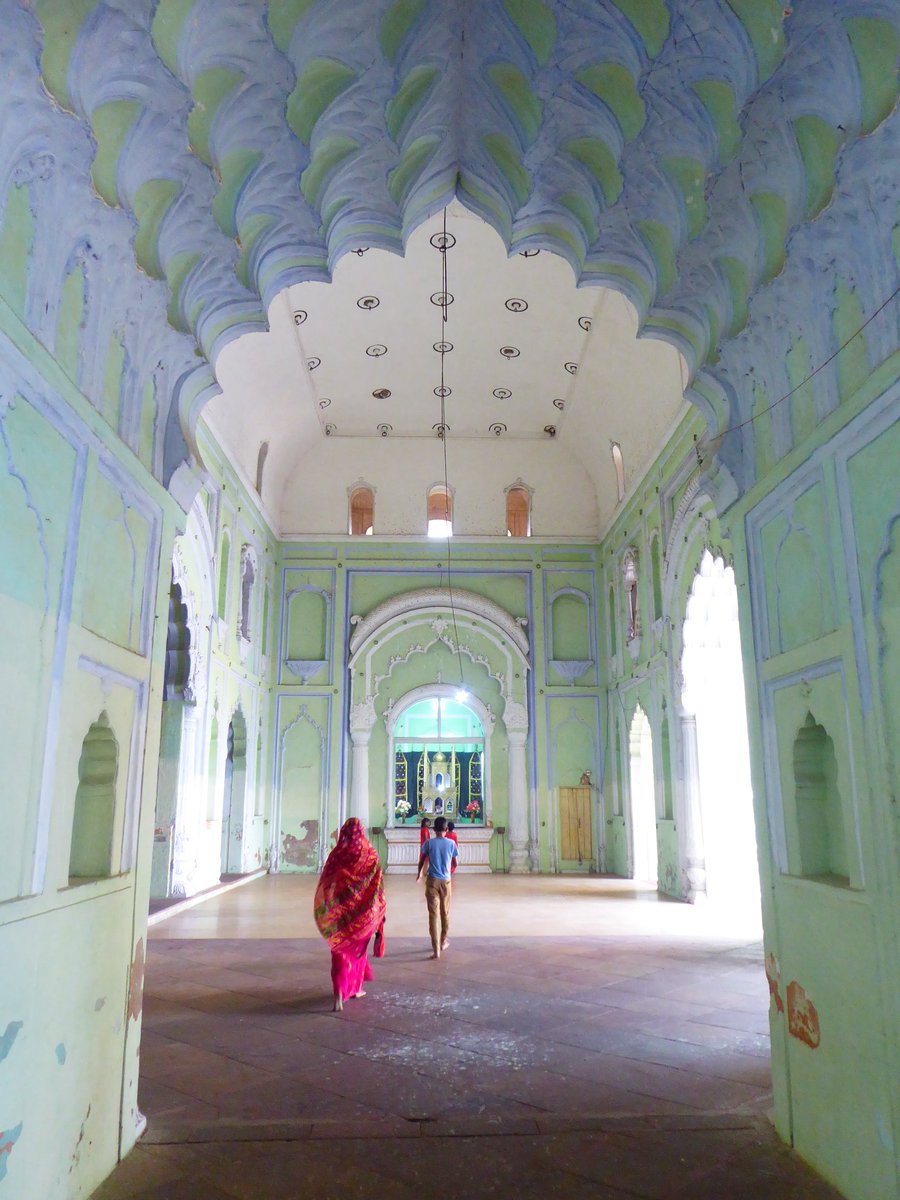 bradley_mayhew's tweet photo. Lots of little-visited gems in northern India, such as this labyrinthine tomb complex in Lucknow, built for one of the nawabs of Oudh #Lpinindia #UttarPradesh #Lucknow https://t.co/4qIr0RFNLP