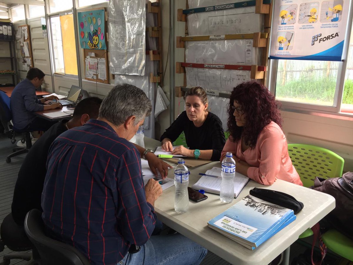 ClaudiaAbre1's tweet photo. Con el equipo de #AcompañamientoSocial de #ViviendaGratuita de @ProsperidadCol coordinamos Submesa de Seguridad y convivencia en el proyecto #ValledelOrtigal @caucaplaneacion @PoliciaColombia y peticiones de calidad de obra con la constructora #Kromo y la comunidad. https://t.co/LBxhj0oEcr