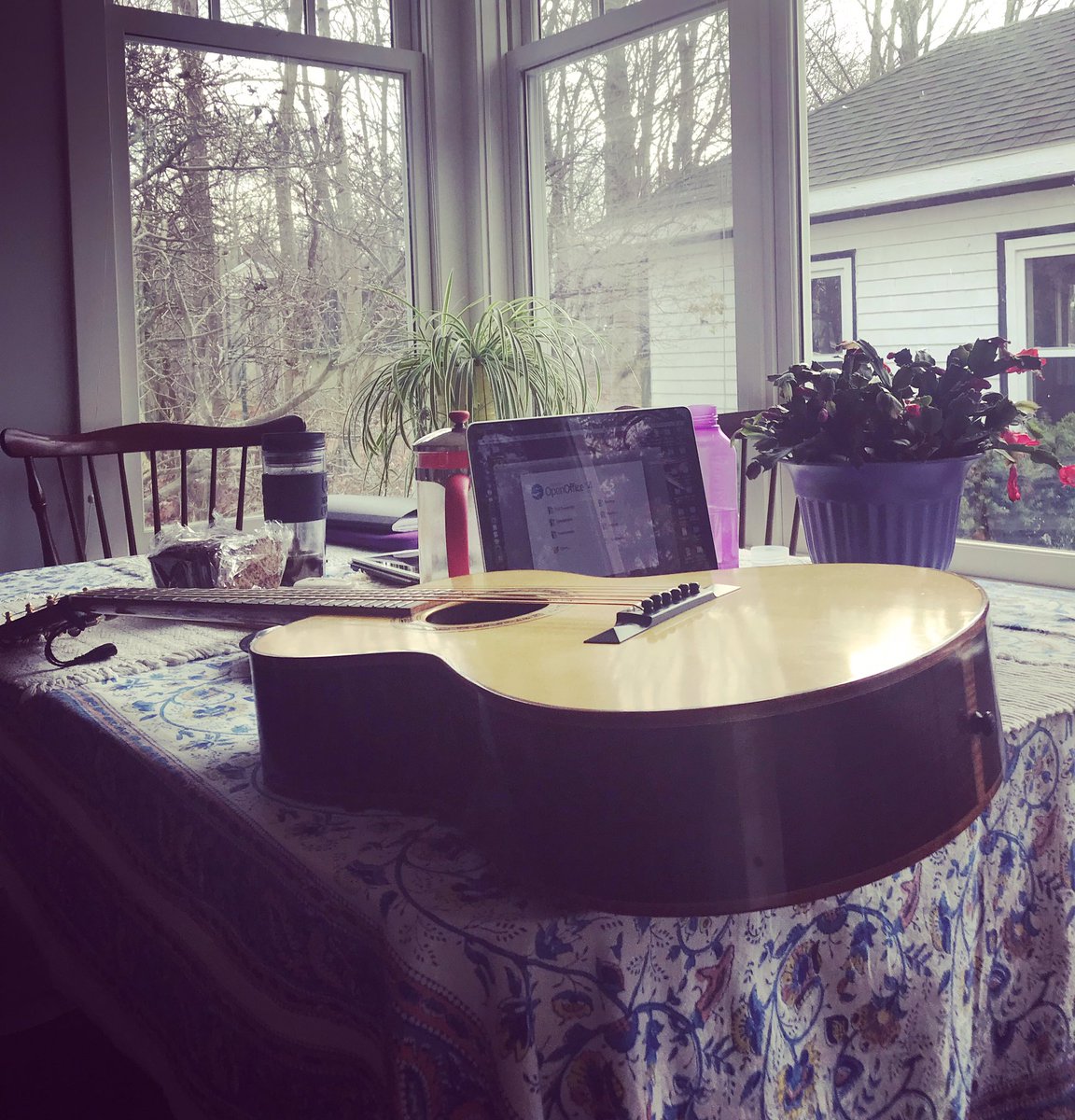 lynnehanson's tweet photo. DAY 50 a day off in Dartmouth working on tunes and doing laundry #ontour #roadlife #backincanada #novascotia #writing #songs #laundryday #cleanclothes #ottawa #songwriter https://t.co/y4DxjoIRAp