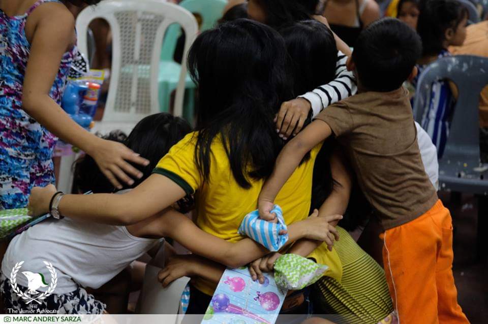JuniorAdvocate's tweet photo. In accordance to the celebration of the Academic Services Week, The @JuniorAdvocate went to St. John Bosco Parish - Tondo earlier today to hold an outreach program which aimed to extend media literacy when using social media.

#PusongTamaraw
#SerbisyongFEU
#BravestInTruth 🔰✨ https://t.co/J6P1Tw2O74
