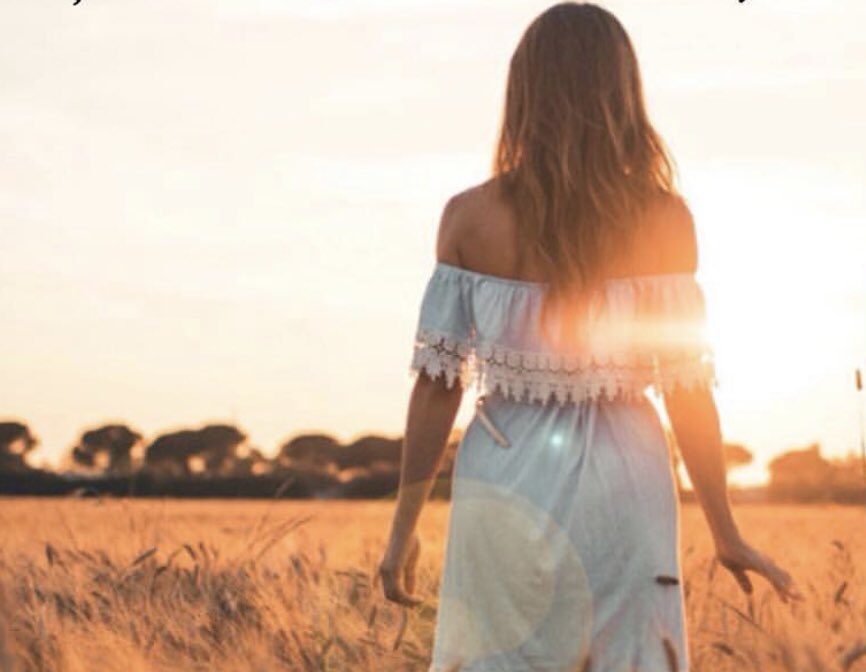 Kimseyle yarışma Tek rakibin Sen Ol..!
Kendin dışında kiminle yarışırsan Enerjini ona kaptıracağını unutma..!
Dur dediklerinde durma..!
Yanlış yoldasın dediklerinde Durma..!
Kim ne derse desin;
Sen, İçindeki Sesi dinle ve Durma yürü!
#DediÖzge 

Huzurlu Akşamlar dilerim🙋‍♀️