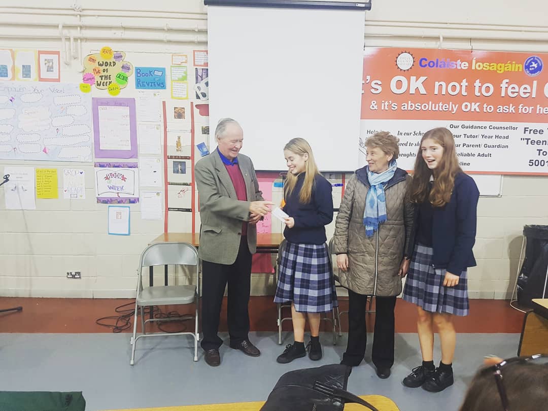 ColaisteR's tweet photo. Today our transition year students presented members of the Midlands Simon Community with a cheque for €2681 on behalf of all the JP2 5th year and LCA 6th year students who took part in the Stay Awake for Simon. @midlandssimon @JP2Award @ciosagain https://t.co/vYztdU62g6