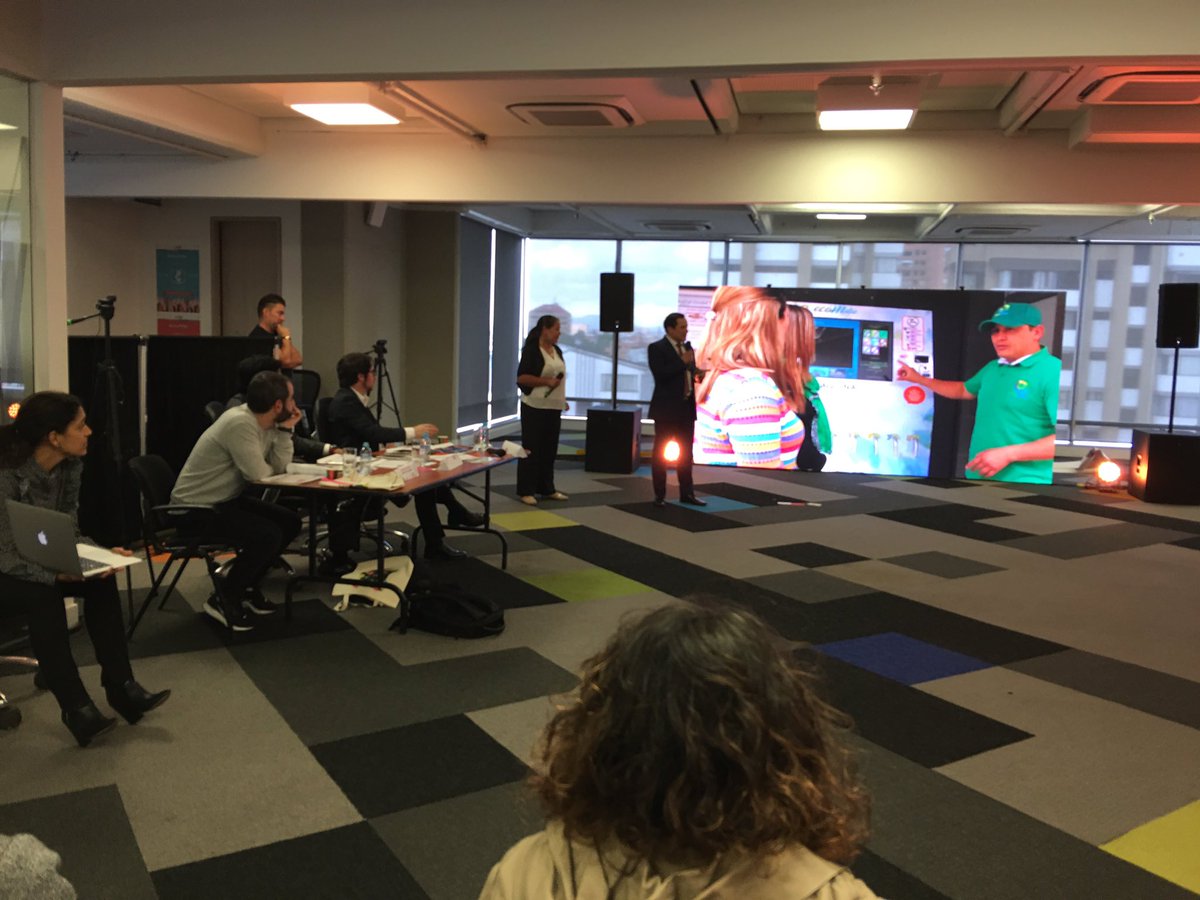 wdaza's tweet image. #AEstaHora Sandra y Diego Almario de #EcoMatic emprendedores #FondoEmprenderSENA de @SENAComunica presentan su proyecto ante expertos e inversionistas en la #MesaDetonadora de @DetonanteFest #Detonante2018