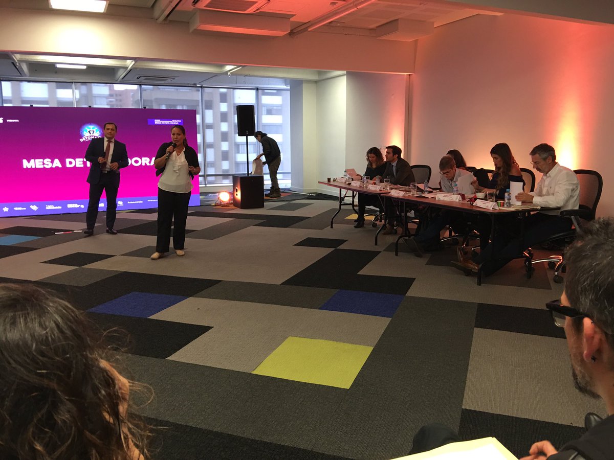 wdaza's tweet image. #AEstaHora Sandra y Diego Almario de #EcoMatic emprendedores #FondoEmprenderSENA de @SENAComunica presentan su proyecto ante expertos e inversionistas en la #MesaDetonadora de @DetonanteFest #Detonante2018