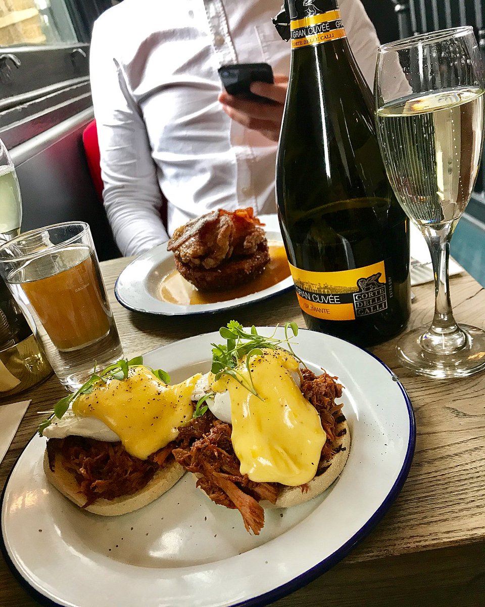 Bottomless brunching! 

Book your bottomless brunch here: bit.ly/SmokeyTailsBook