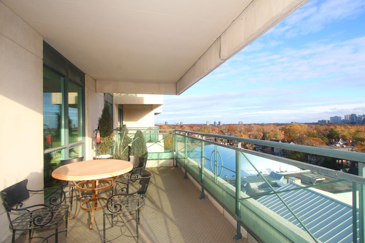 ellidavis's tweet photo. New Listing! Spectacular, Panoramic South City Views! Exquisite Suite With 2 Bedrooms + Sitting Area At The Thornwood II (Scrivener Square). Superior Amenities & Ideal, Central Location. https://t.co/37PvLMEf3J #TorontoRealEstate #ElliDavisCondos #Summerhill #Toronto https://t.co/RskrdoIuO9