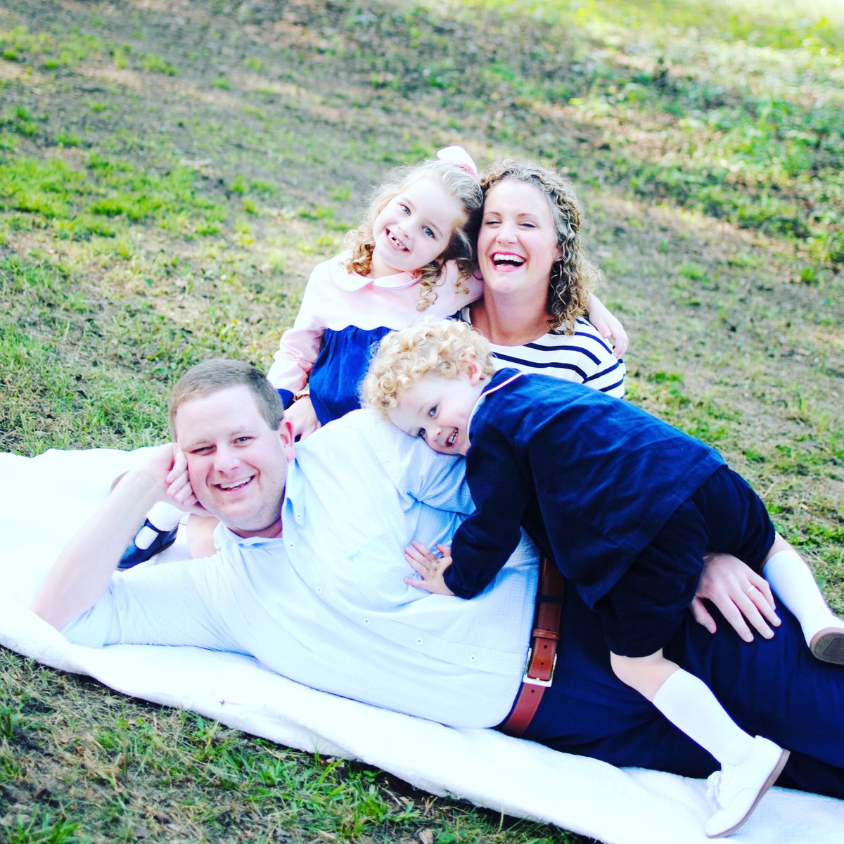 jeffjmanning's tweet photo. Unfortunately, I learned last night that this photo did not make the 2018 Manning Christmas card. Sad, sad day… #ManningStrong 🎅 https://t.co/08Rwm5dNVb