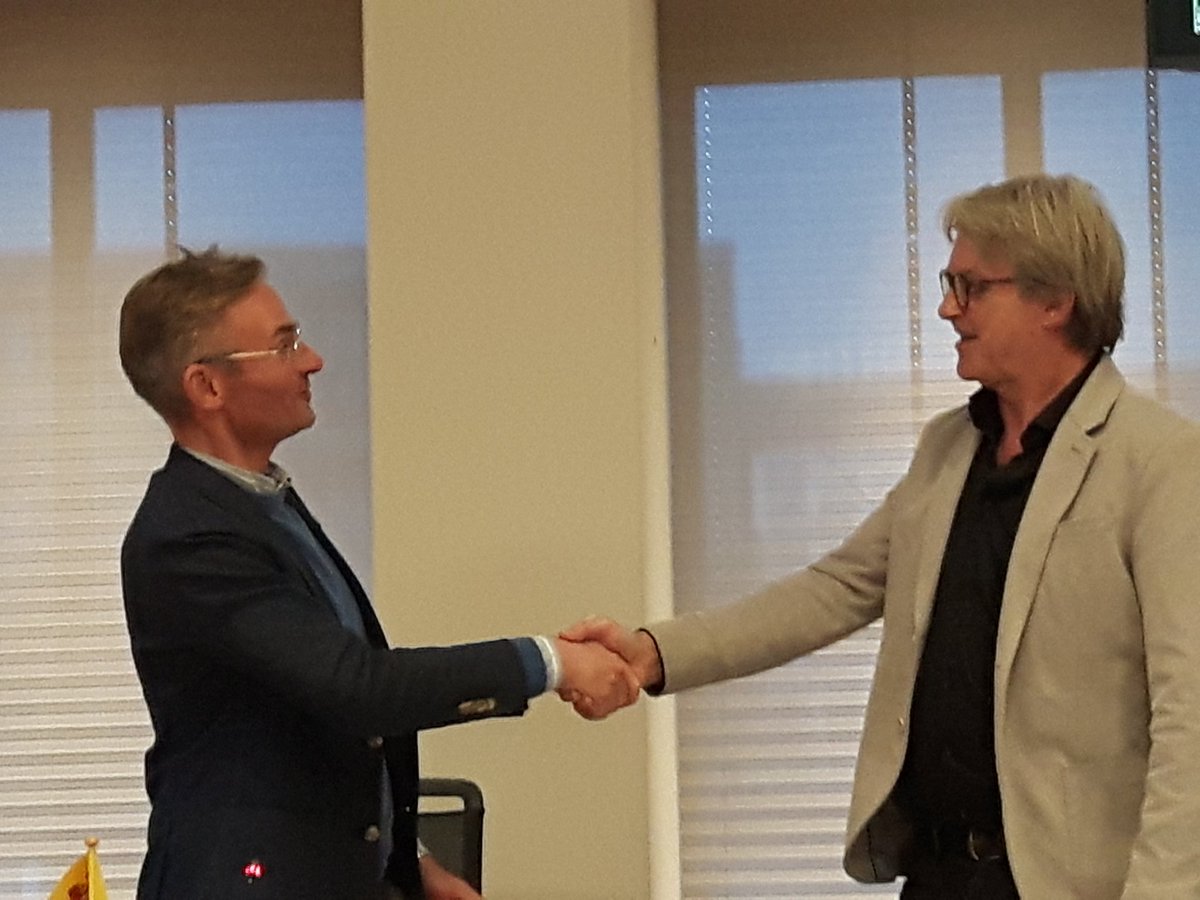 Verkiezingen of niet, het werk gaat gewoon door. Zojuist de Uitvoeringsovereenkomst Regionaal Groenprogramma 2018-2022 cluster Duin- en Bollenstreek getekend. #HollandRijnland #regiodag