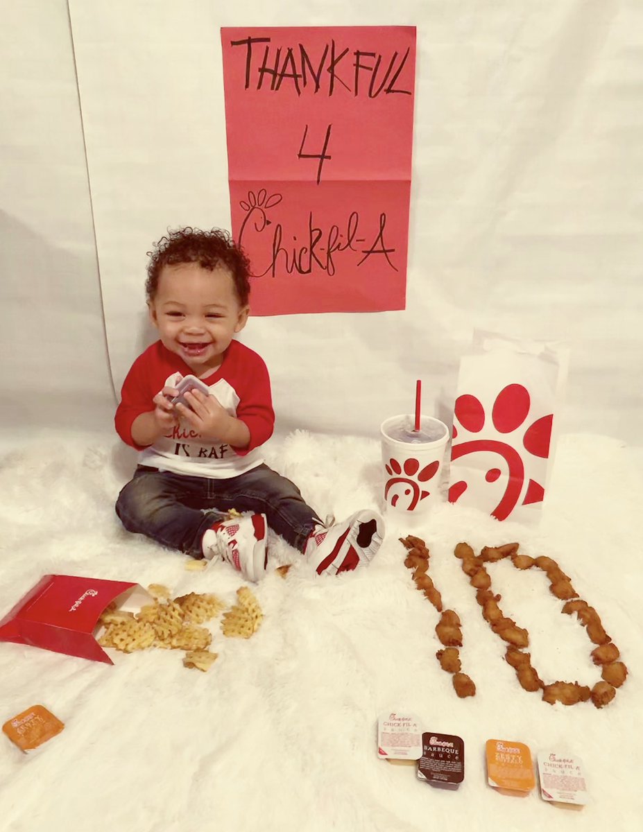 PincheStef's tweet photo. Happy 10 months to my favorite chick fil a date 😍😍 @ChickfilA @ChickfilANews https://t.co/oFFi6WcyYC