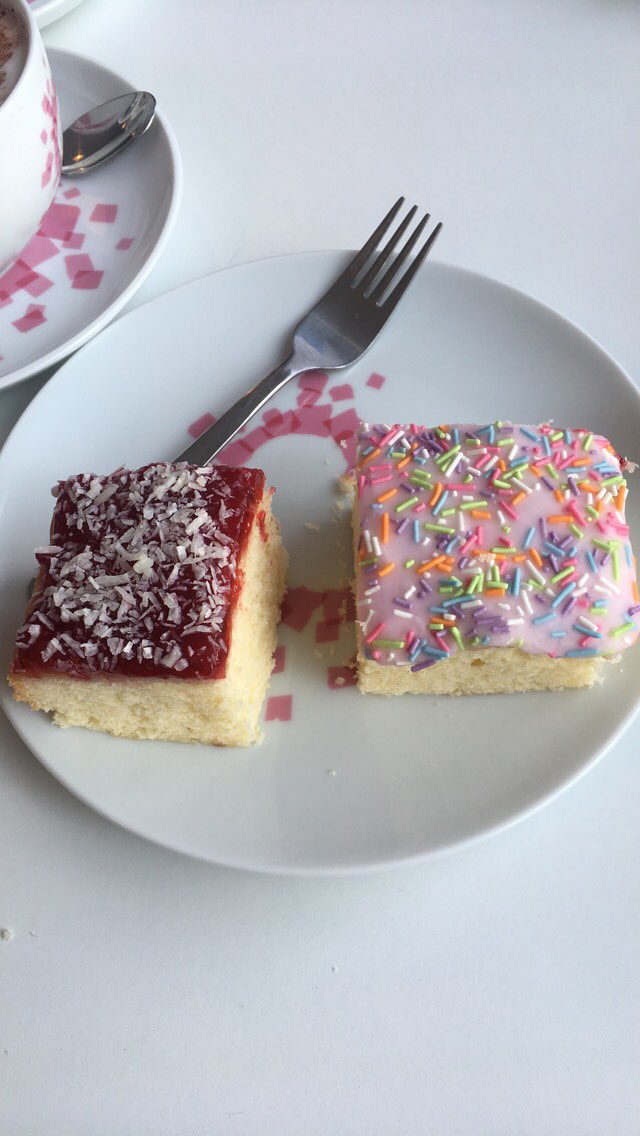 TM_three3's tweet photo. Old school #jamandcoconutcake #tottenhamcake #samscupcakes #kentishtown https://t.co/n8LiILIMOD