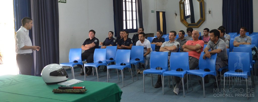 MunicipioCP's tweet photo. Guardia Urbana y Policía Comunal se capacitaron en seguridad vial.
La jornada estuvo a cargo de Fernando Capponi, Instructor en Seguridad Vial de la empresa Safety Group y tuvo lugar en la mañana de este miércoles en la Sala Dardo Rocha de Casa de Cultura. https://t.co/9uxFTfvEV2