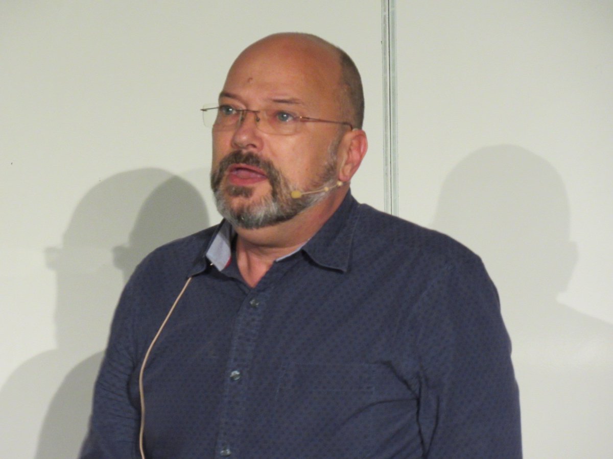 LjZavod's tweet photo. @gbozic, #sicert, goljufije na #mrezaznanja. #Mrežaznanja2018 @ArnesInfo https://t.co/QLsEPymIXO
