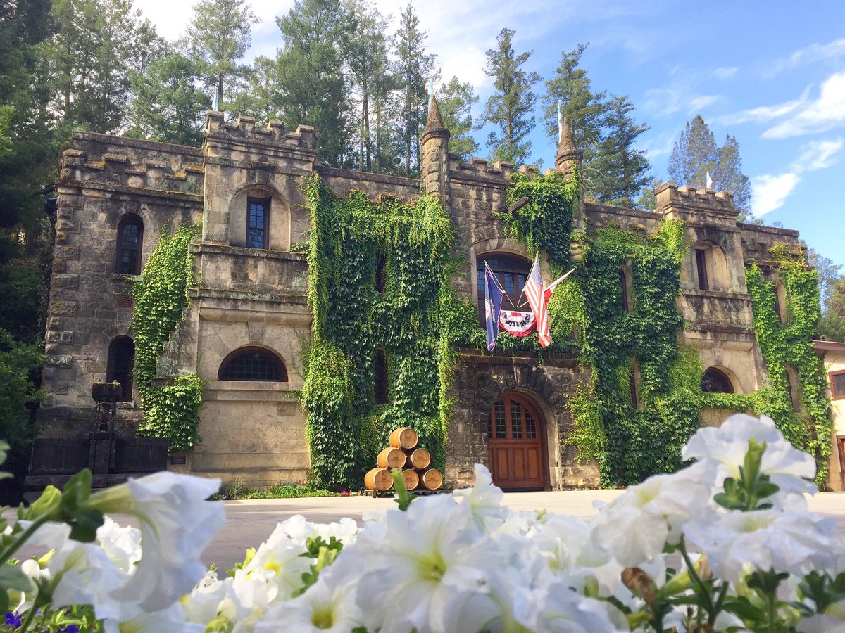 We invite you to join us as we feature one of Napa Valley’s most historic wineries, <a href="/ChMontelena/">Ordify</a>, one week from tonight. Full menu and details here: mynewsletterbuilder.com/email/newslett… #winedinner #cltfood #foodandwine