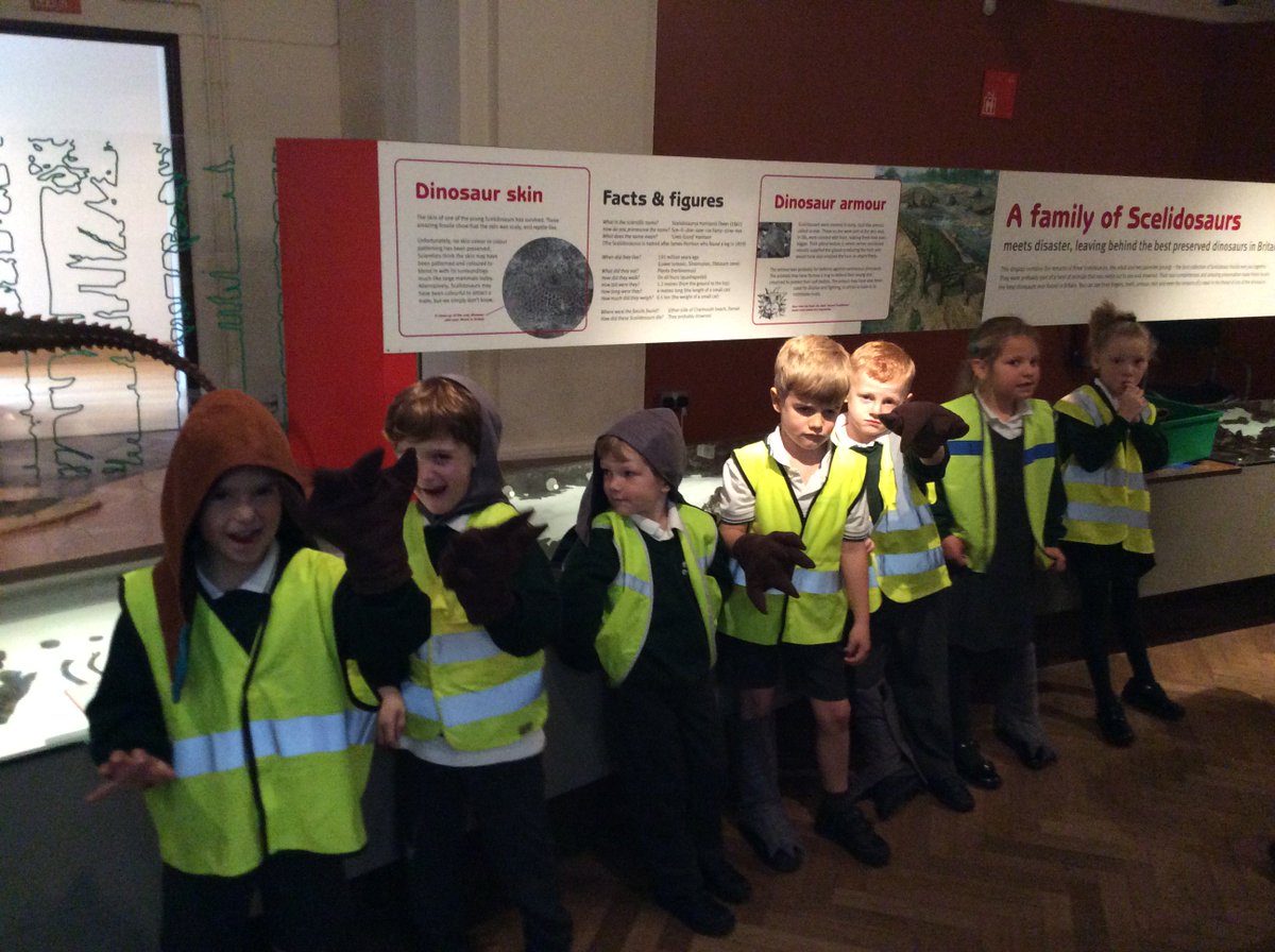 HazelClass_RE's tweet image. Then we took part in the Dino Workshop @bristolmuseum which was super fun!