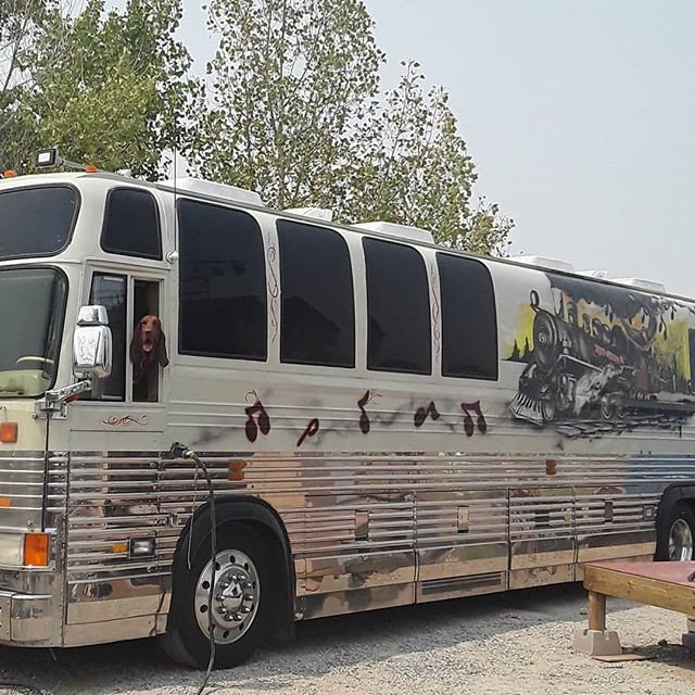 My_CountryMusic's tweet photo. Fryed Bus! #tourbuslife #getfryed #fryedbrothers #outlawcountry ( #๐ท @fryedbrothers )
Be sure to tag us in your favorite tour bus shots to get featured!!! @CountryMusicOnTour @my_countrymusic #countrymusicontour #ontour #tourbuslife #tourbus #latergram #repost https://t.co/LgvVqGeM7W