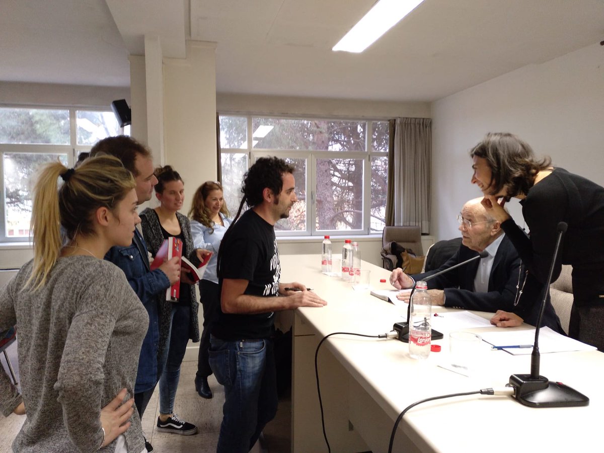 FaculEDUAM's tweet photo. Un dia emocionante en #DialogosConLaCultura @UAM_Madrid @OAC_UAM Encuentro entre @JosetxuLinaza y Dn. Bernard Aucouturier! Magnífico!! 🤗🤗 https://t.co/f7Pf2wukJc