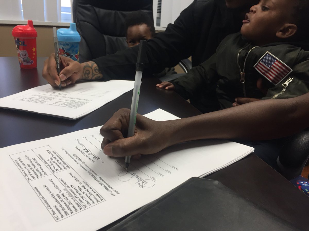 deliangoncalves's tweet photo. First step towards their future. FORMERLY #homeless family who left #DCGeneral #shelter signs lease for their first apartment @wusa9 @DCHumanServ #grateful https://t.co/r91iMc7h2o
